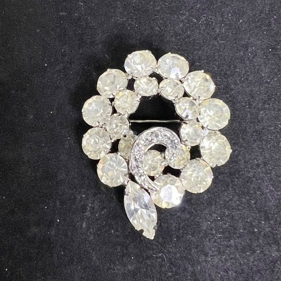 Weiss Jewelry - Vintage Weiss Silver Tone Clear Rhinestone Brooch Signed (3185)